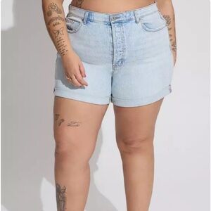 Torrid 5 Inch Mom Jean Premium Classic Denim Mid-Rise Short Size 16